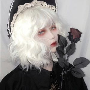 White Hair Wig Short Wavy